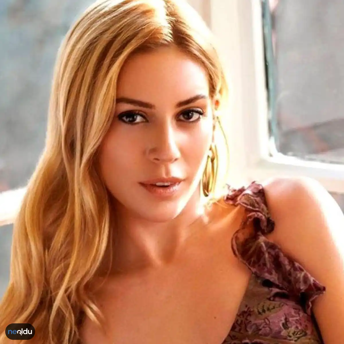 Sinem Kobal Kimdir?