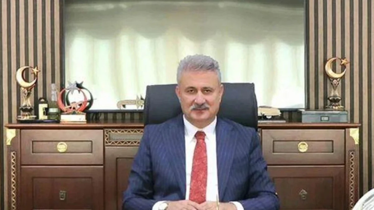 Ahmet Sungur Kimdir, Hangi Partiden?