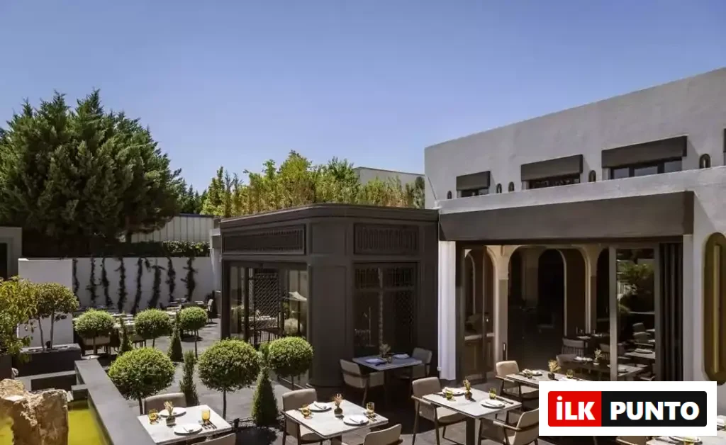 Ankara’daki Alaz restoranının dış cephesinden ve giriş alanından bir görünüm.