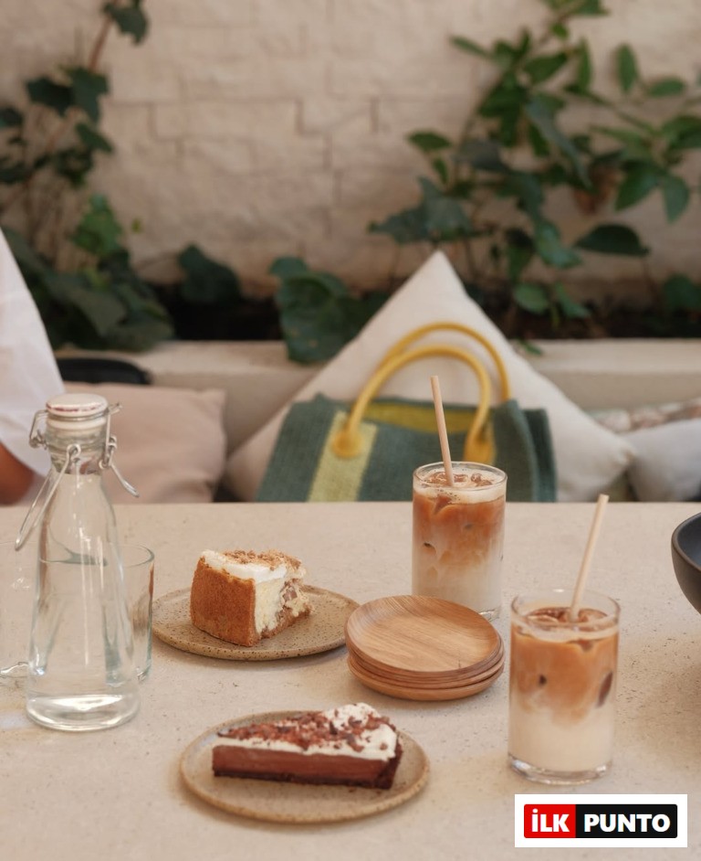 Vina Bakery, tatlı ve kahveleri
