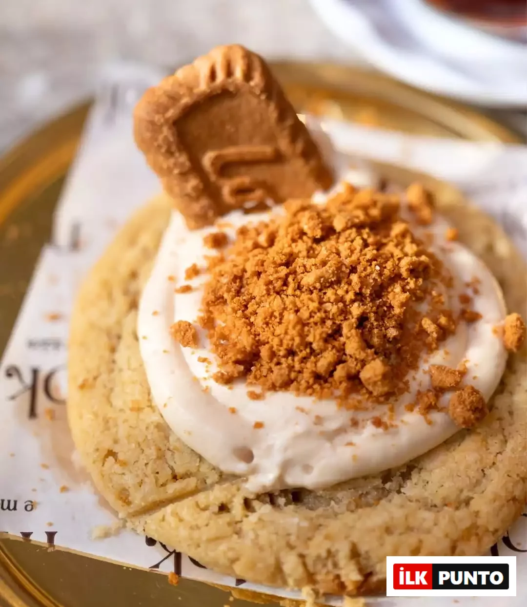 M Blok lotus cookie