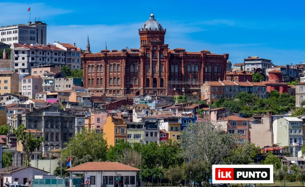 Balat’ta Keşfetmeye Değer En İyi Mekanlar: Kahvaltıdan Kahve Molasına