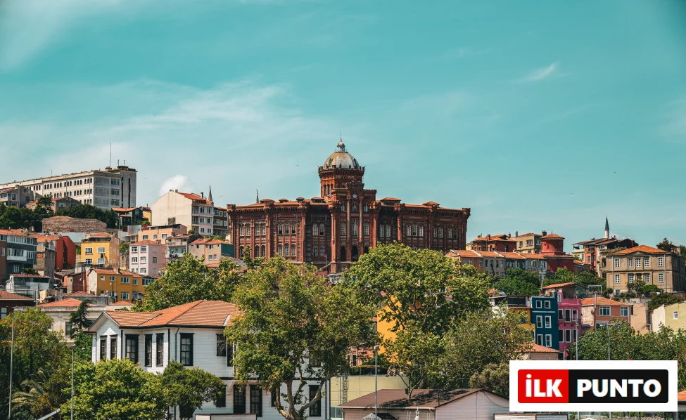 Balat’ta Keşfetmeye Değer En İyi Mekanlar: Kahvaltıdan Kahve Molasına