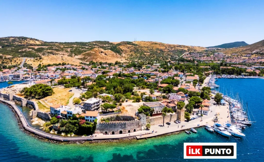 Balıkçılardan Dondurmacılara: Foça’nın En İyi Mekânları