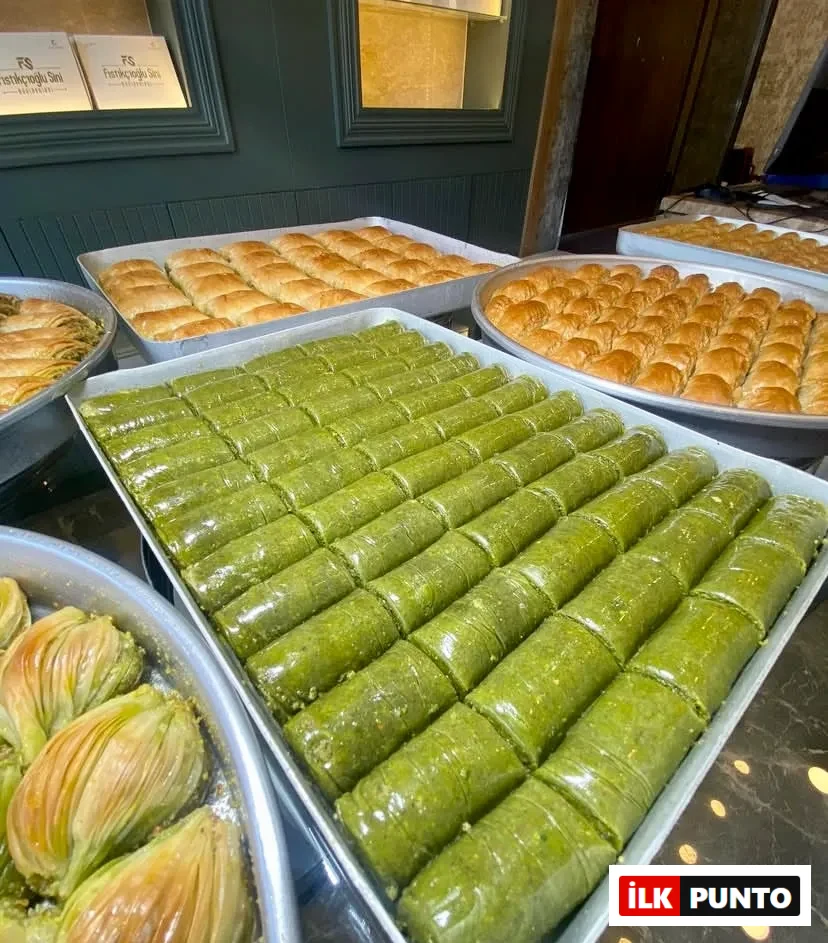 Fıstıkçıoğlu Sini Fıstıklı baklava.