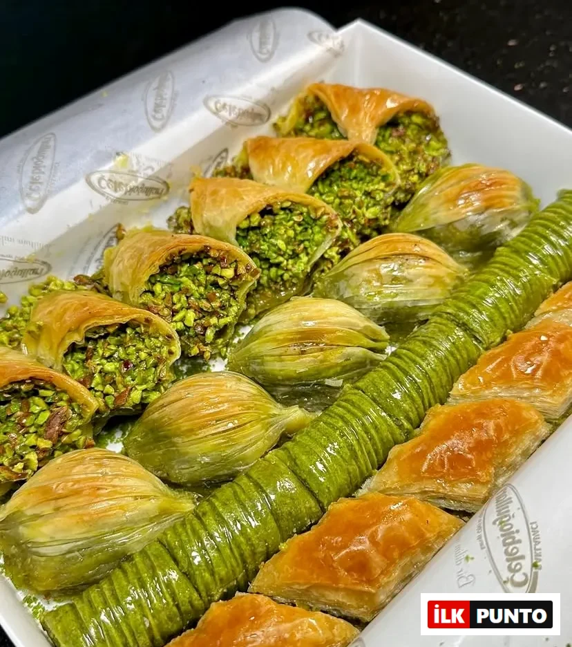 Çelebioğulları farklı baklava çeşitleri.