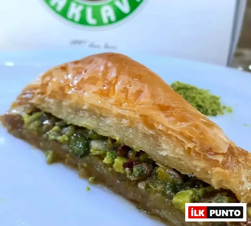 Şirinoğlu Baklava fıstıklı havuç dilim baklava.