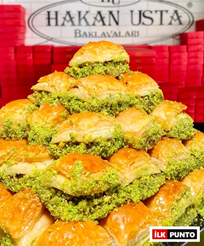 Hakan Usta Baklavaları kare fıstıklı baklava.