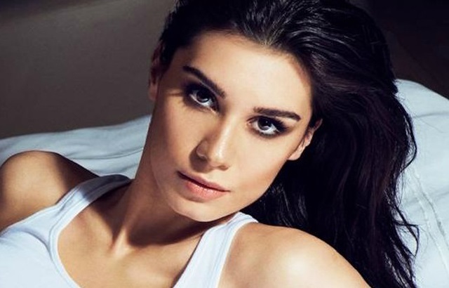 Burcu Kıratlı Burcu Kıratlı