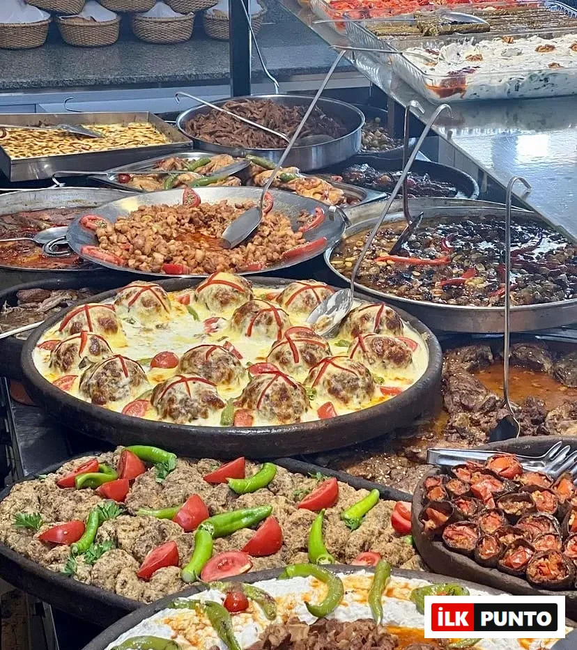 Bursa Rumeli Kardeşler esnaf lokantasında günlük çıkan Osmanlı ve Bursa mutfağı yemekleri
