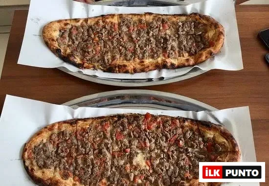 Bursa Kardeşler Pide & Cantık Salonu’nda odun ateşinde pişmiş kıymalı cantık pide