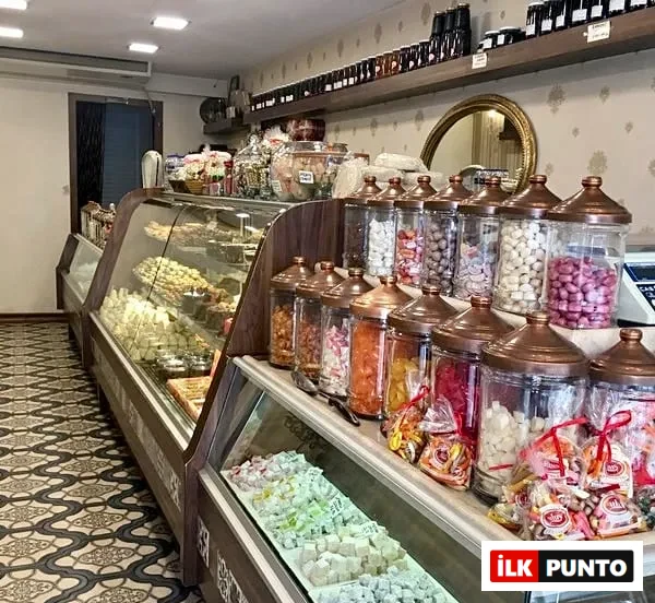 Bursa Ulus Pastanesi’nde kestane şekeri, Anjelika reçeli ve geleneksel tatlılar