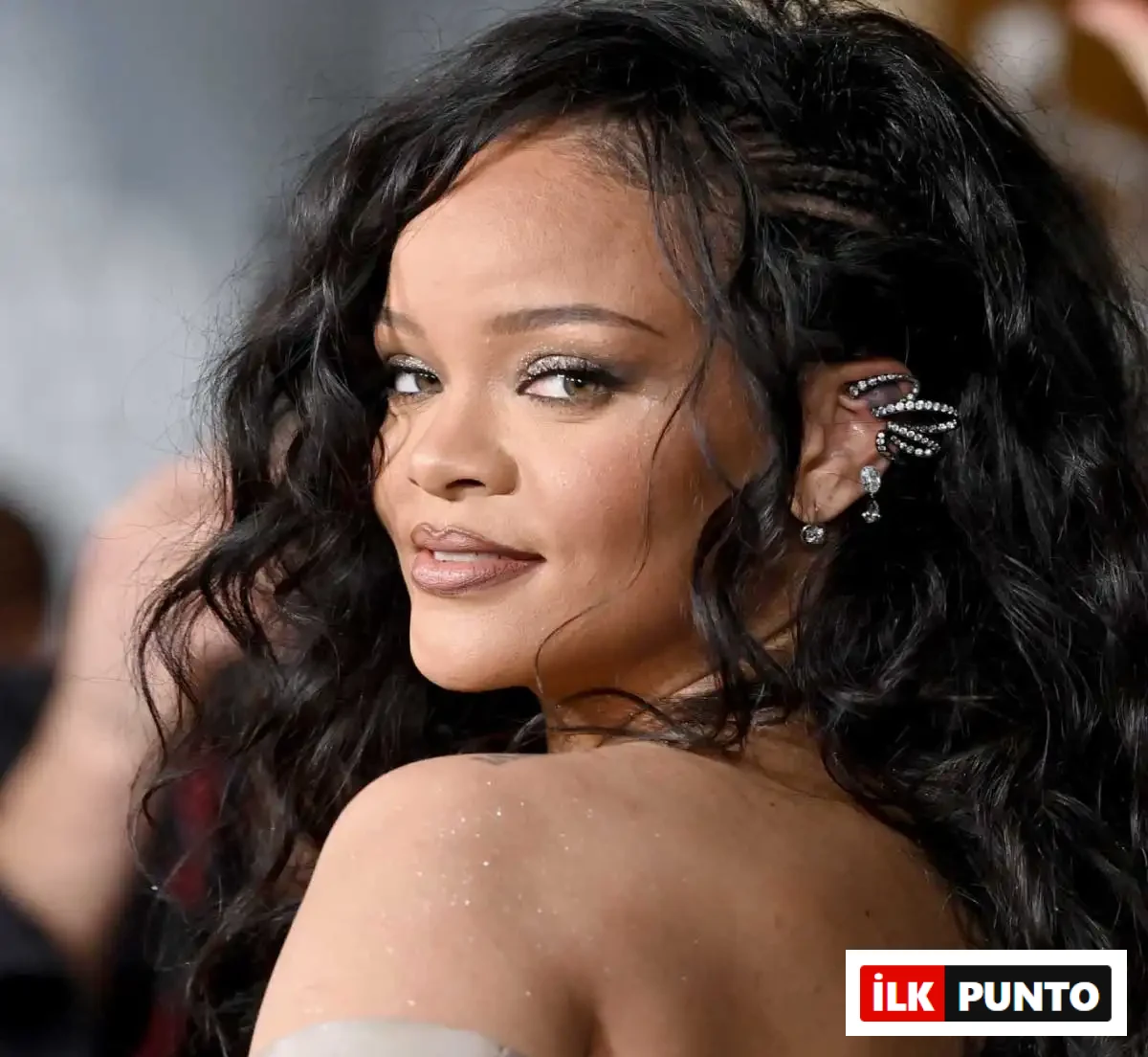 Rihanna - 75.2 Milyon En Çok Dinlenmeye Sahip Spotify Hesapları
