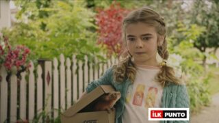 Flora ile Ulysses Film Konusu ve Oyuncuları