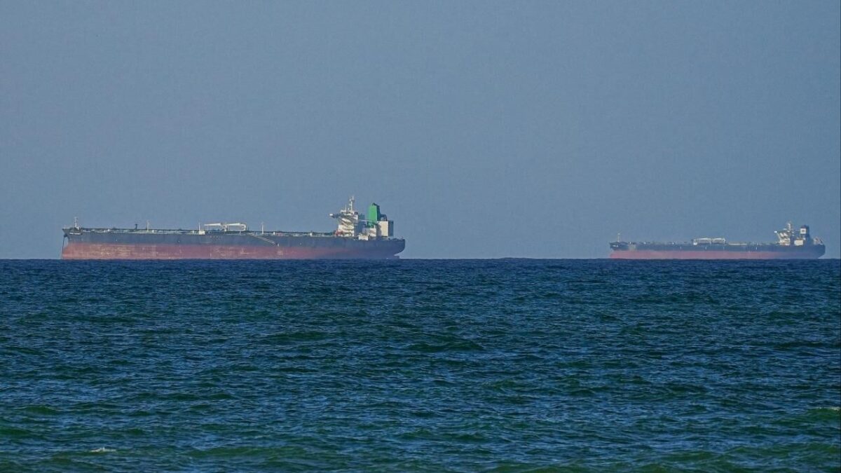Hürmüz Boğazı’nda yük gemisine saldırı: 2 yaralı