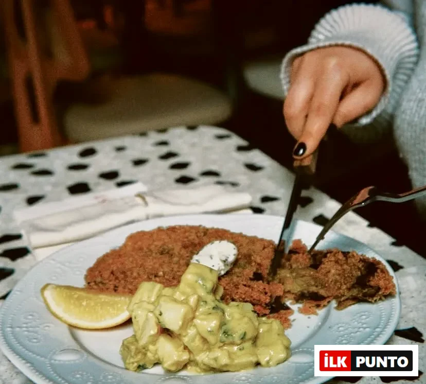Zest Society’de şık tabakta sunulan yaratıcı lezzetler; Bağdat Caddesi’nde romantik akşam menüsü.