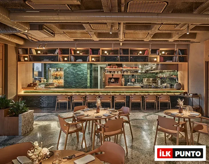 Michelin yıldızlı Turk Fatih Tutak restoranın modern iç mekanı; İstanbul’da fine dining ve romantik akşam yemeği deneyimi.