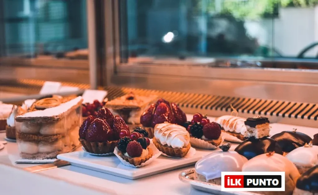 İzmir’de Tatlı Bir Mola: Şehrin En İyi Pastaneleri ve İmza Lezzetleri