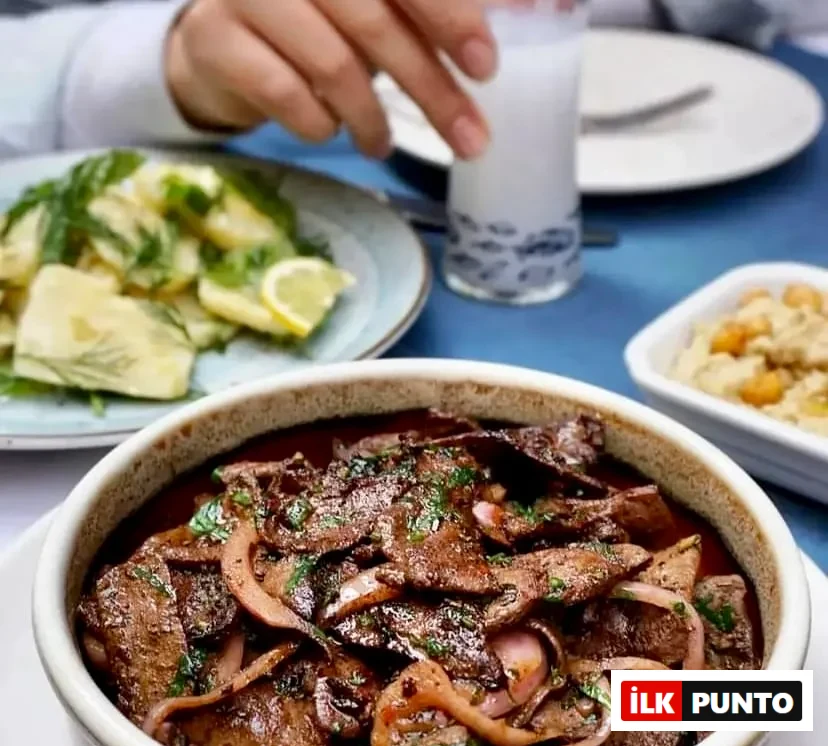 Akbaba’lı Meyhane Asmalımescit’te soğanlı ciğer tabağı, zeytinyağlı meze çeşitleri ve rakı sofrası