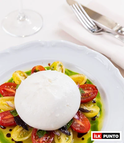 Burrata peynirli ve domatesli İtalyan salatası, Ristorante Umberto Caddebostan
