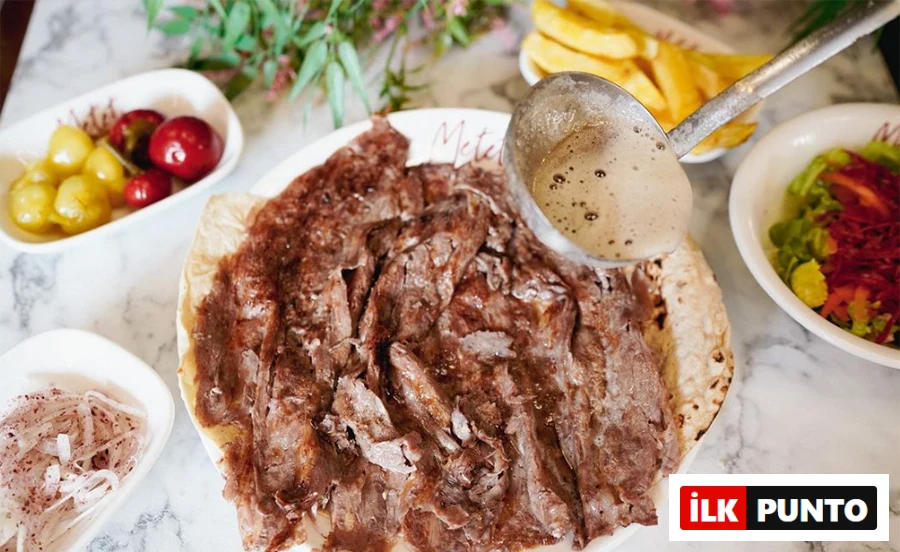 Çiftehavuzlar Metet Döner’de lavaş üzerinde tereyağlı döner servisi