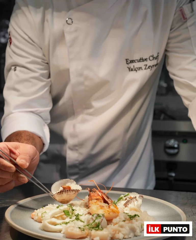 The One Suadiye – Executive Chef Yalçın Zeynel tarafından hazırlanan deniz ürünlü risotto tabağı