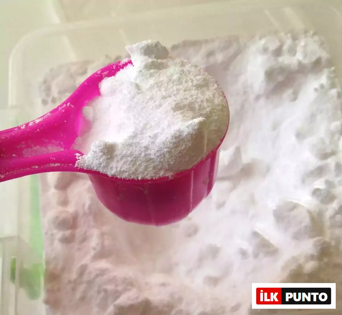 Soda ile koltuk temizliği