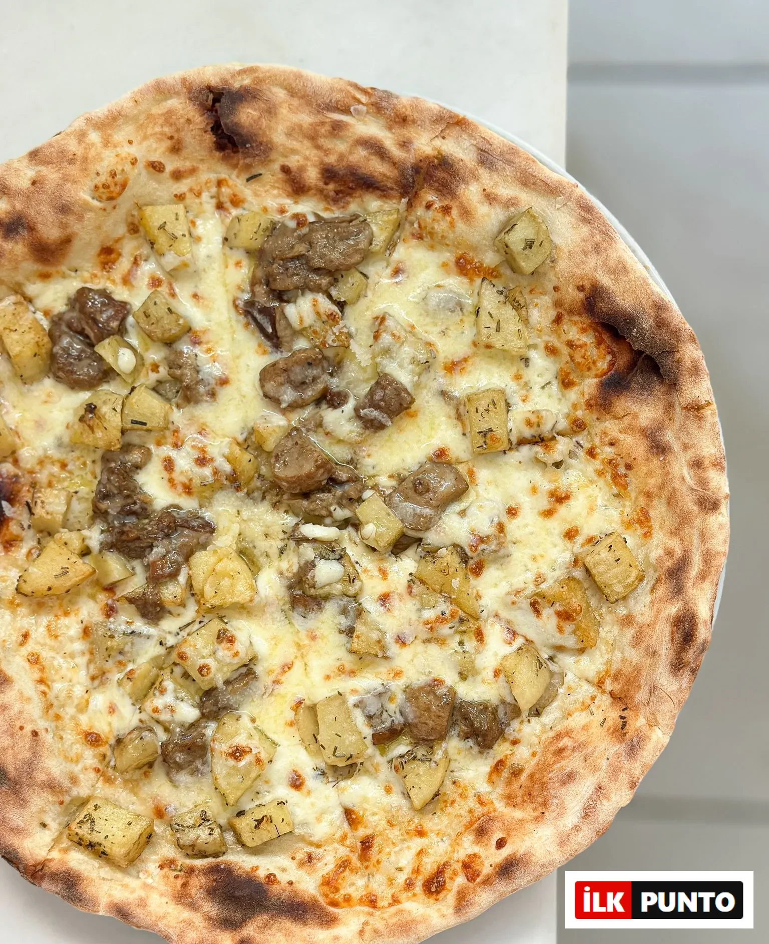 Il Pellicano kabaklı pizzası.