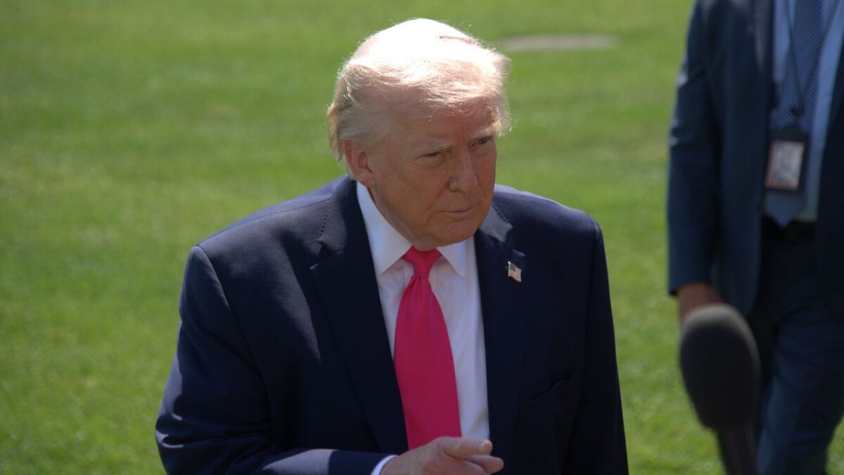 Trump’tan bazı medya kuruluşlarına Beyaz Saray yasağı