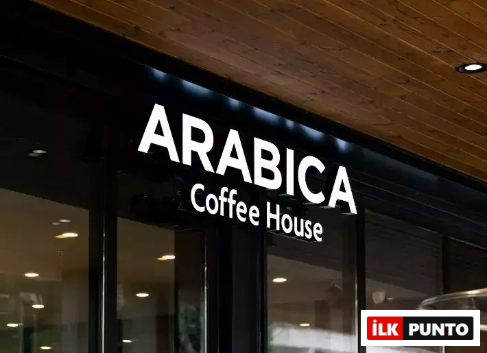 Arabica Coffee House – Terminal Kadıköy’de uzun saatler açık, kahve molaları ve sohbetler için sevilen kahve duraklarından biri.