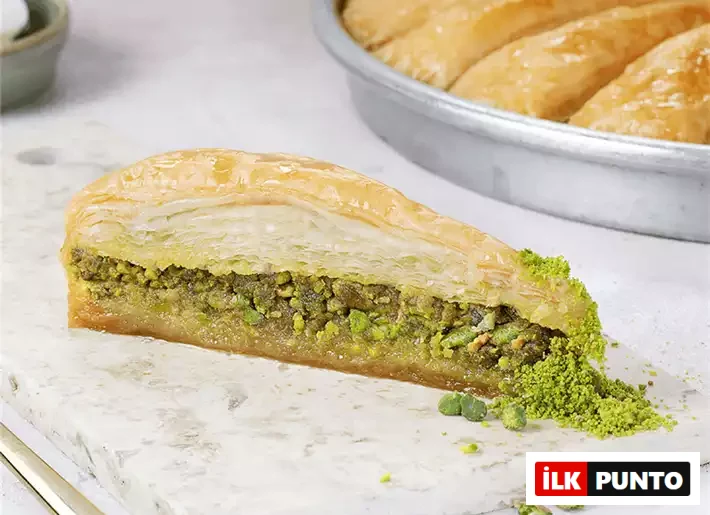 Şef Baklavaları – Türk tatlısı baklavanın farklı örneklerini deneyimleyebileceğiniz tatlı durağı.