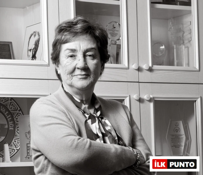 1994-1999 yılları arasında İstanbul Üniversitesi Hukuk Fakültesi Dekanlığı görevini yapan Aysel Çelikel