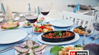 Yaz Boyu Kalkmak İstemeyeceğiniz Sofralar: Alaçatı’nın En İyi Mekanları